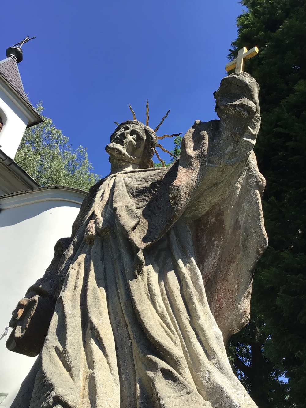 Socha sv. Jana Nepomuckého u kaple sv. Anny (Karviná - Ráj, ul. Kubiszova). KULTURNÍ PAMÁTKA