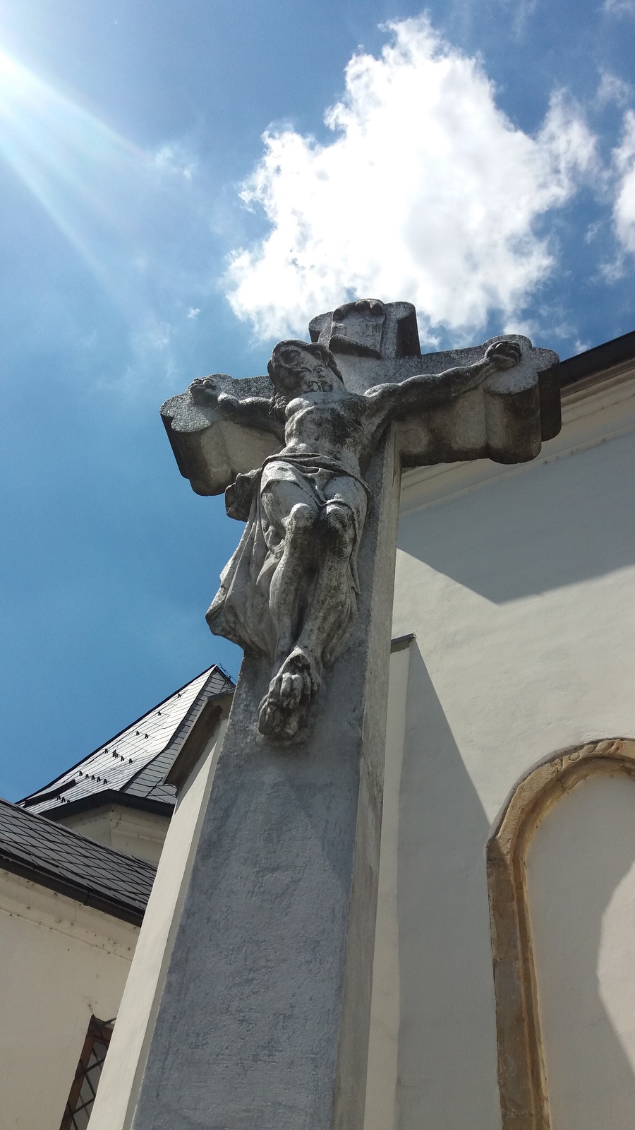 Mramorový krucifix z roku 1872 (Fryštát, před Moravskou kaplí ŘKF kostela)
