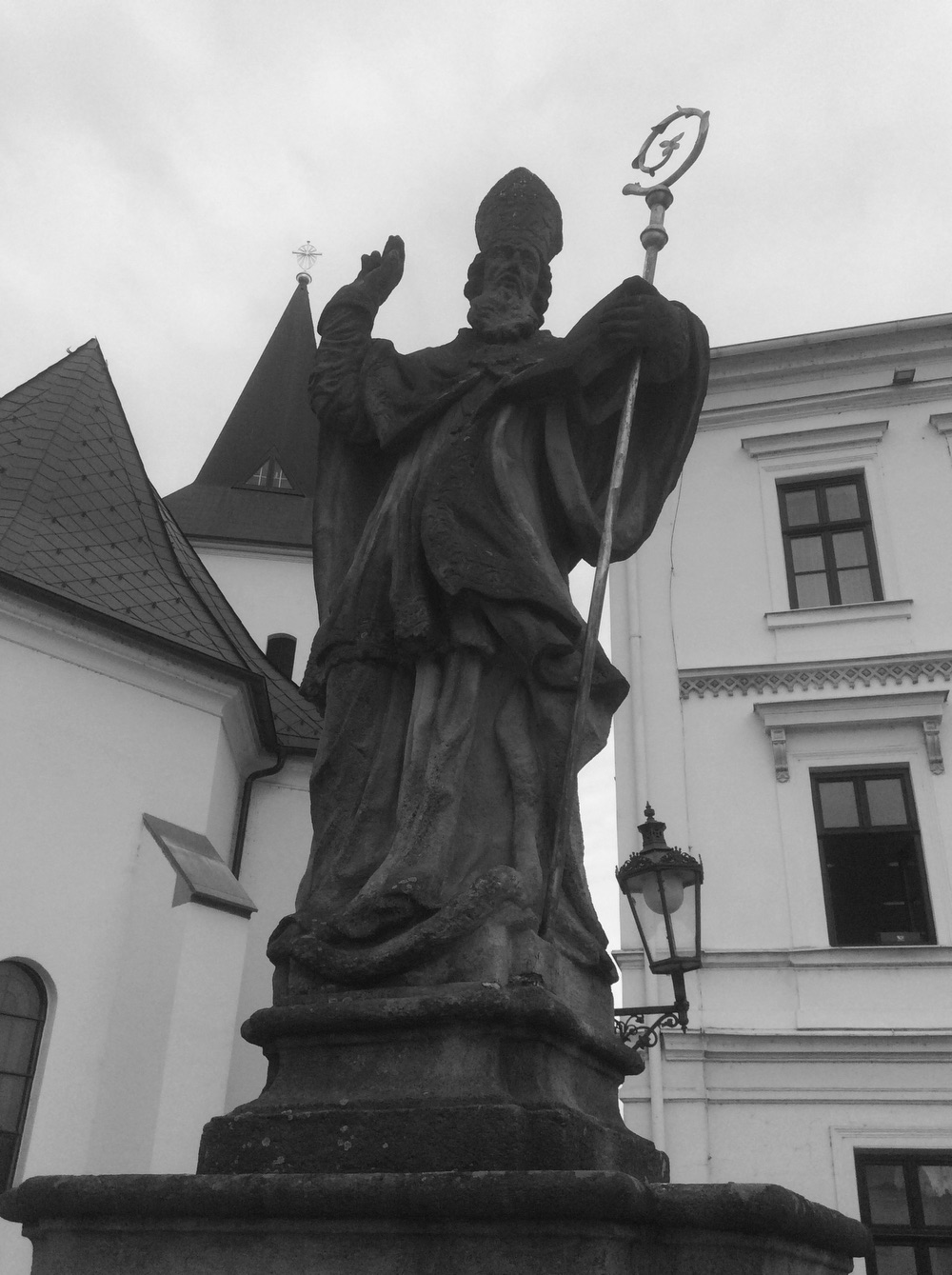 Socha sv. Patrika před kostelem Povýšení sv. Kříže ve Fryštátě. KULTURNÍ PAMÁTKA