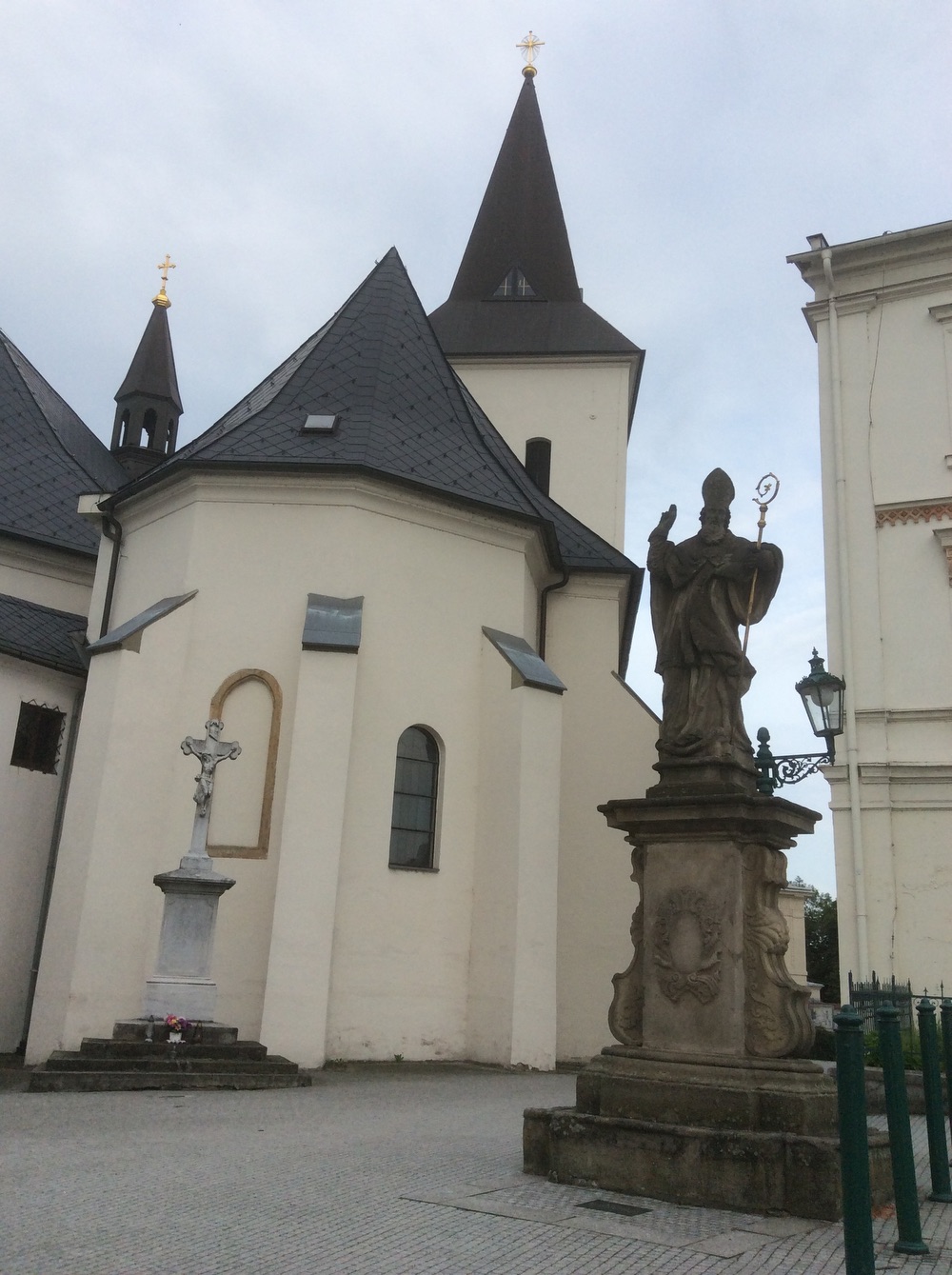 Socha sv. Patrika před kostelem Povýšení sv. Kříže ve Fryštátě. KULTURNÍ PAMÁTKA