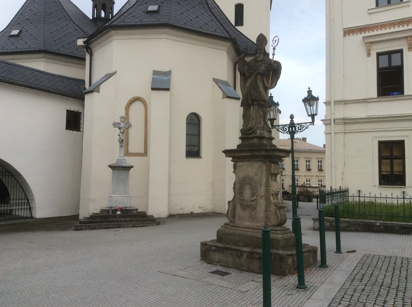 Socha sv. Patrika před kostelem Povýšení sv. Kříže ve Fryštátě. KULTURNÍ PAMÁTKA