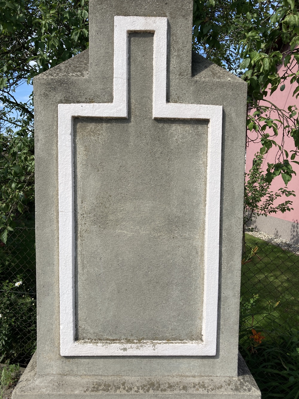 Kamenný kříž na křižovatce v Závadě (u čp. 7)