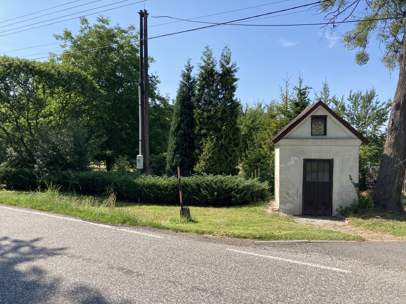 Kaplička v Petrovicích u Karviné, u domu čp. 274