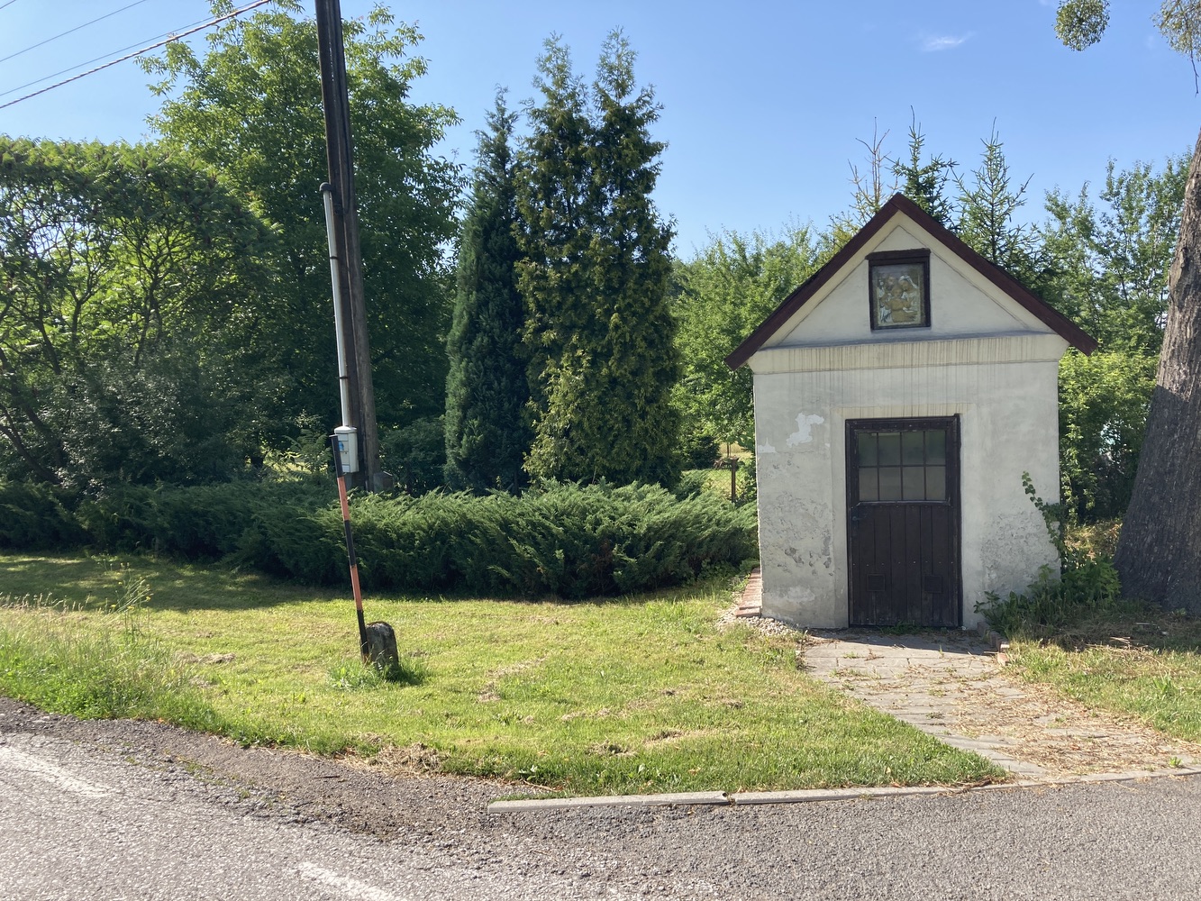 Kaplička v Petrovicích u Karviné, u domu čp. 274