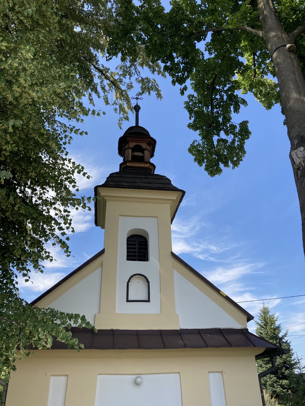 Kaple sv. Jana Nepomuckého z roku 1856 v Závadě. KULTURNÍ PAMÁTKA