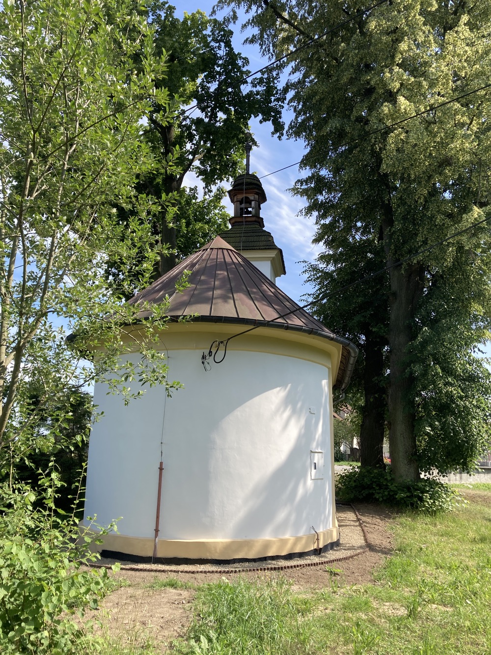 Kaple sv. Jana Nepomuckého z roku 1856 v Závadě. KULTURNÍ PAMÁTKA