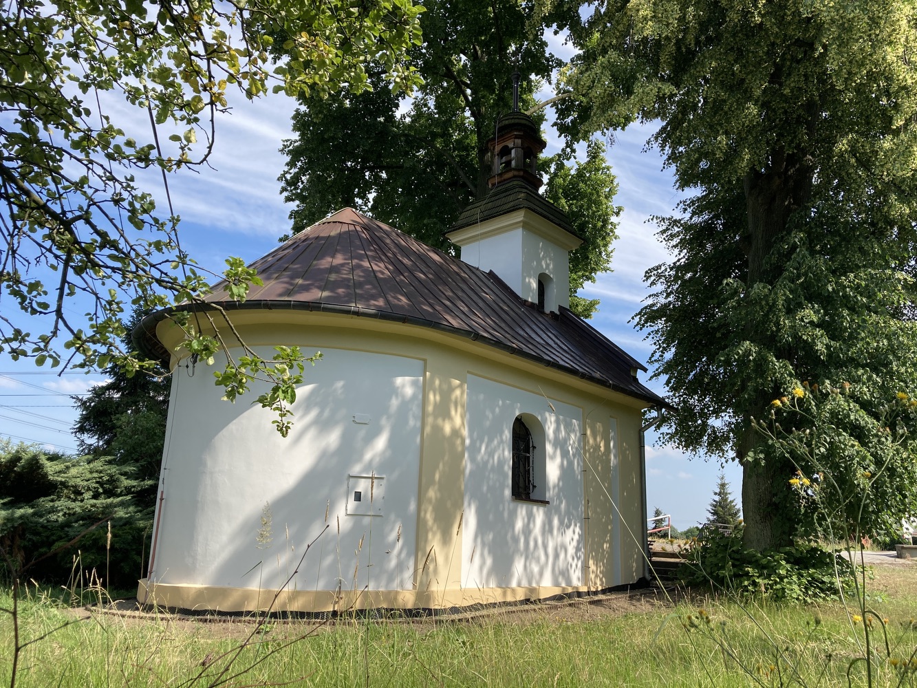 Kaple sv. Jana Nepomuckého z roku 1856 v Závadě. KULTURNÍ PAMÁTKA