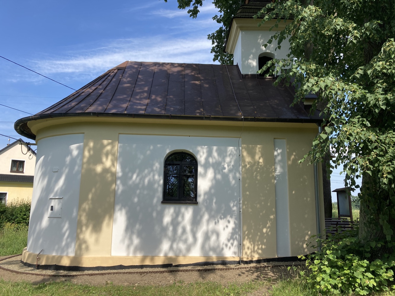 Kaple sv. Jana Nepomuckého z roku 1856 v Závadě. KULTURNÍ PAMÁTKA