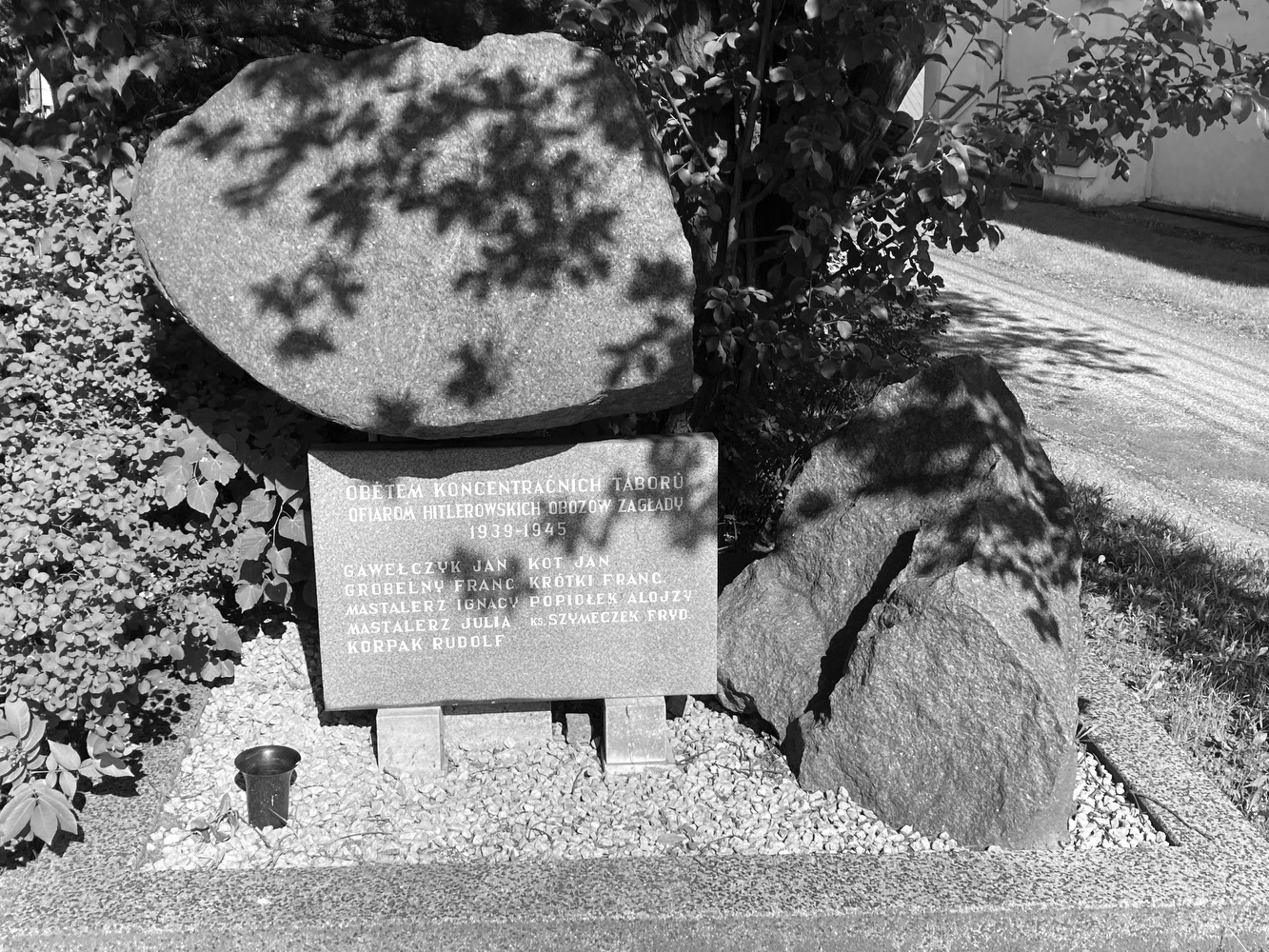 Pomník obětem koncentračních táborů 1939-1945 (Petrovice u Karviné)