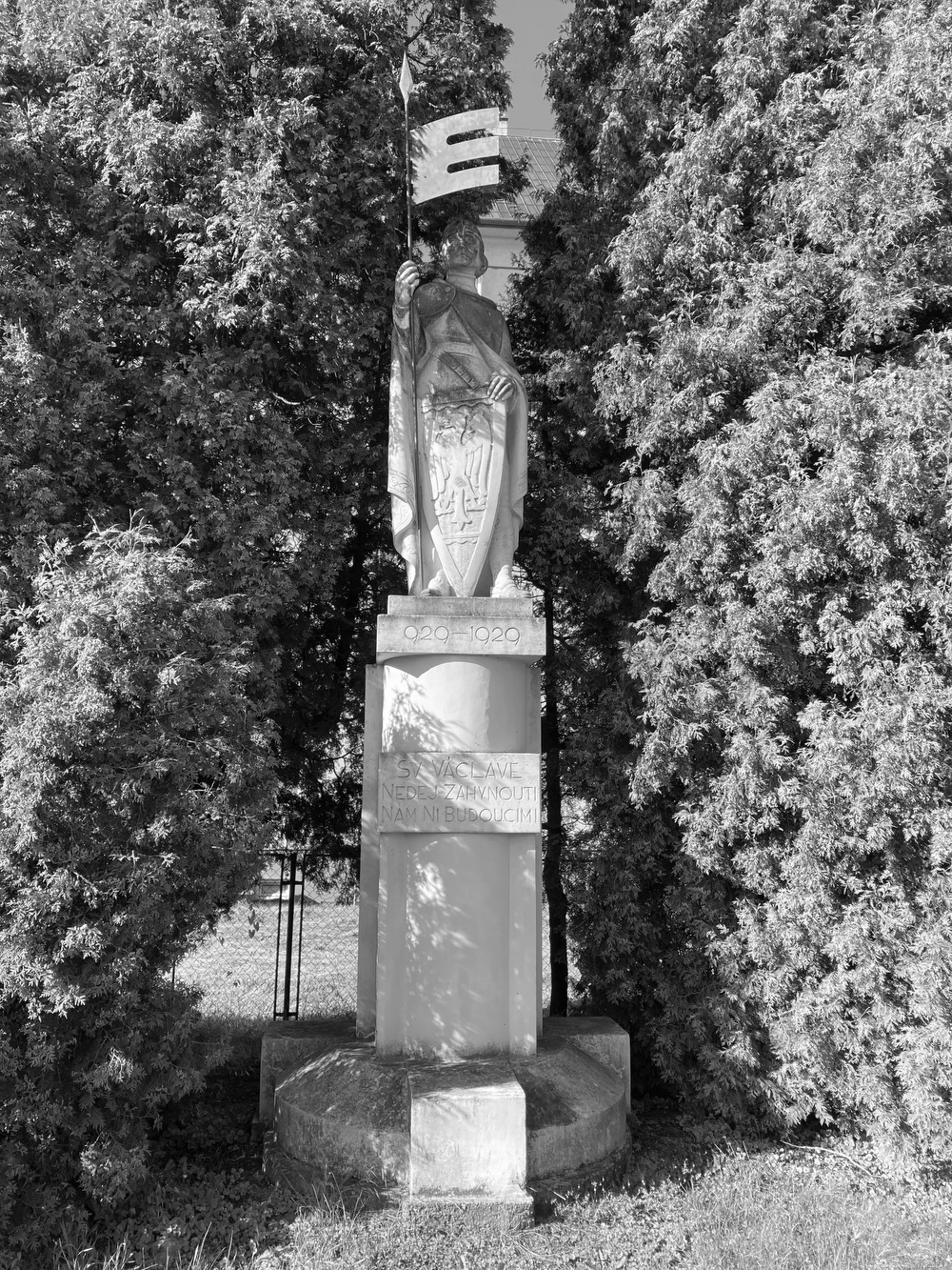 Pomník sv. Václava v Dolních Marklovicích, vytvořený v letech 1929-1930 sochařem Juliem Pelikánem. KULTURNÍ PAMÁTKA