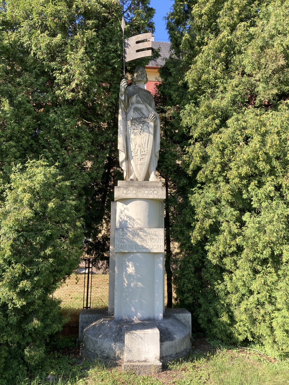 Pomník sv. Václava v Dolních Marklovicích, vytvořený v letech 1929-1930 sochařem Juliem Pelikánem. KULTURNÍ PAMÁTKA