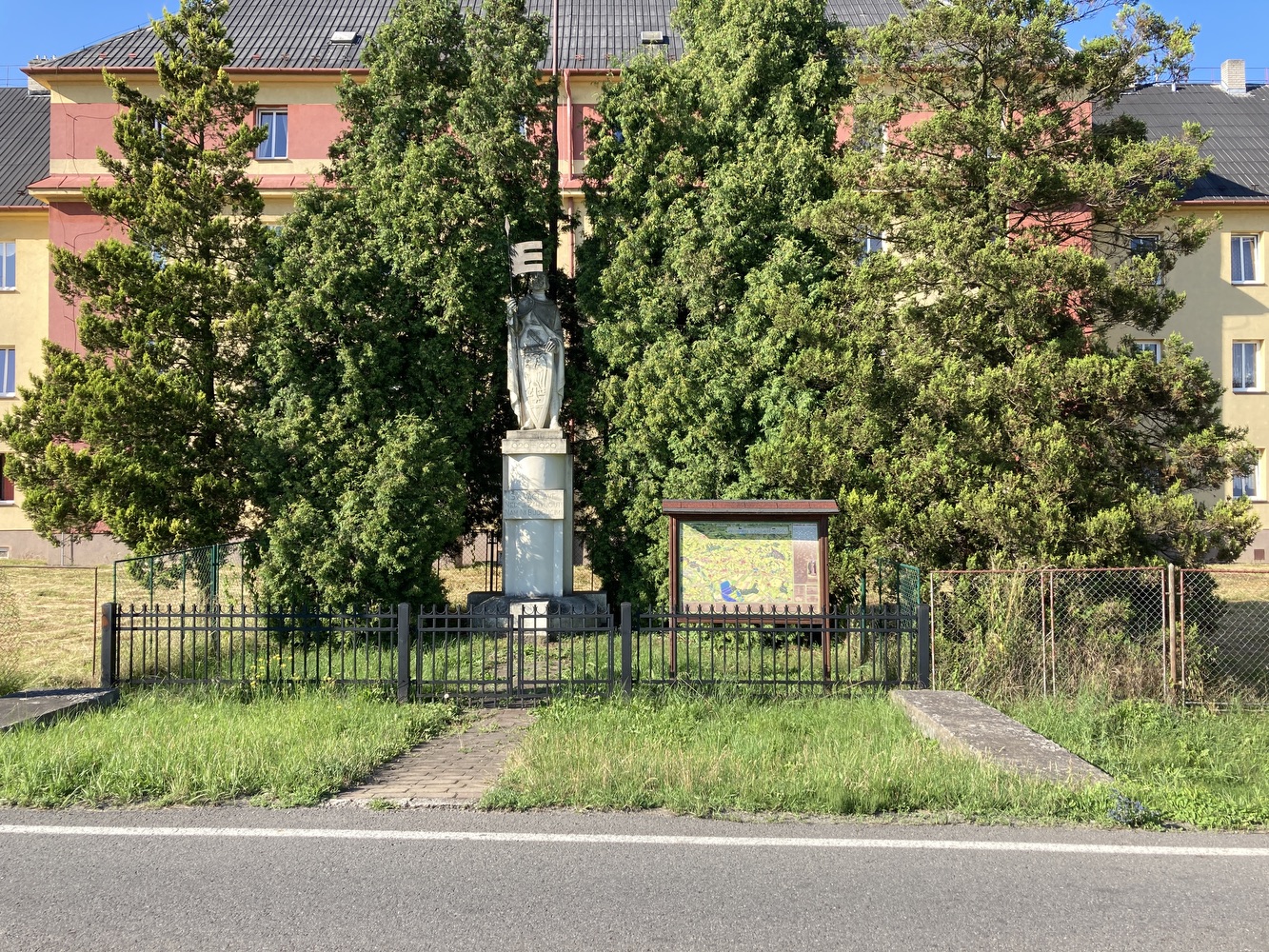 Pomník sv. Václava v Dolních Marklovicích, vytvořený v letech 1929-1930 sochařem Juliem Pelikánem. KULTURNÍ PAMÁTKA