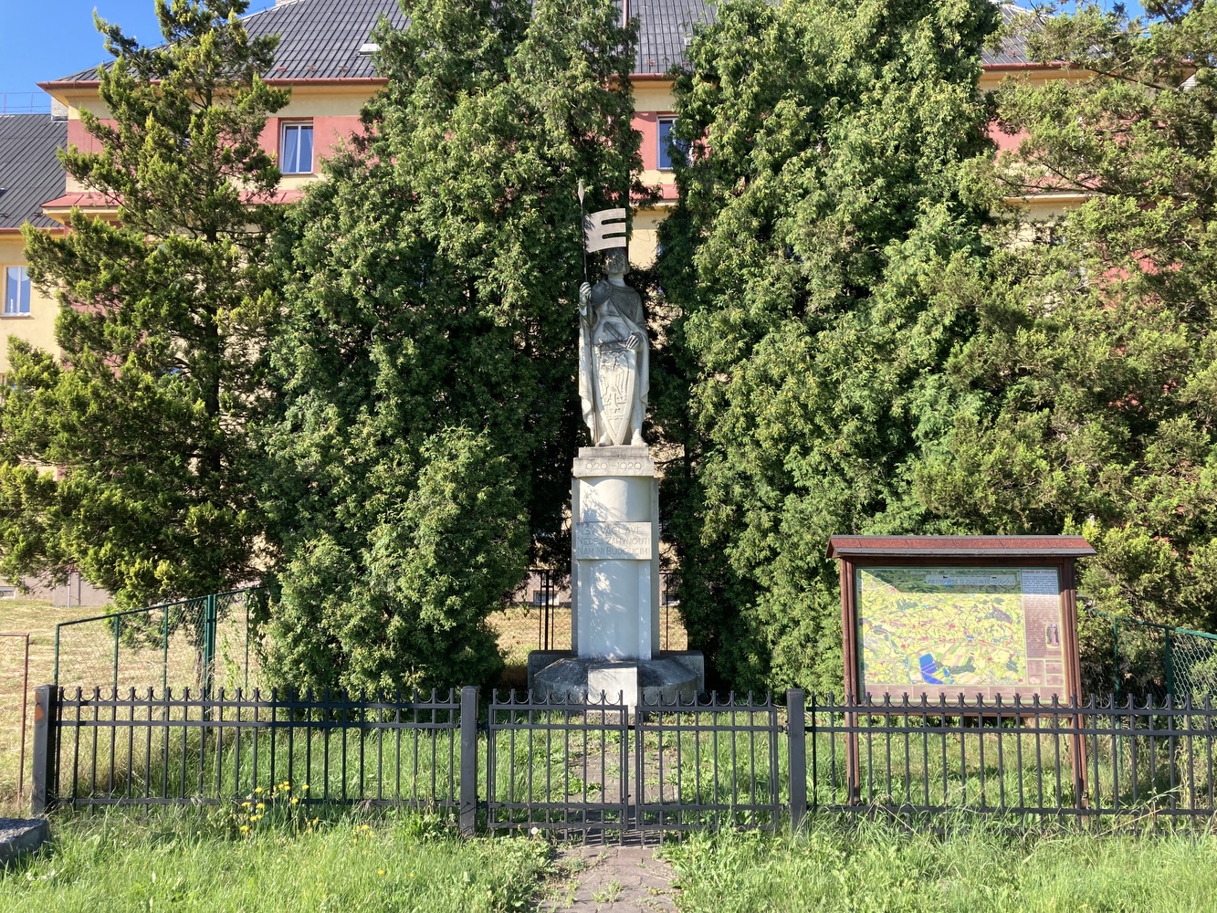 Pomník sv. Václava v Dolních Marklovicích, vytvořený v letech 1929-1930 sochařem Juliem Pelikánem. KULTURNÍ PAMÁTKA