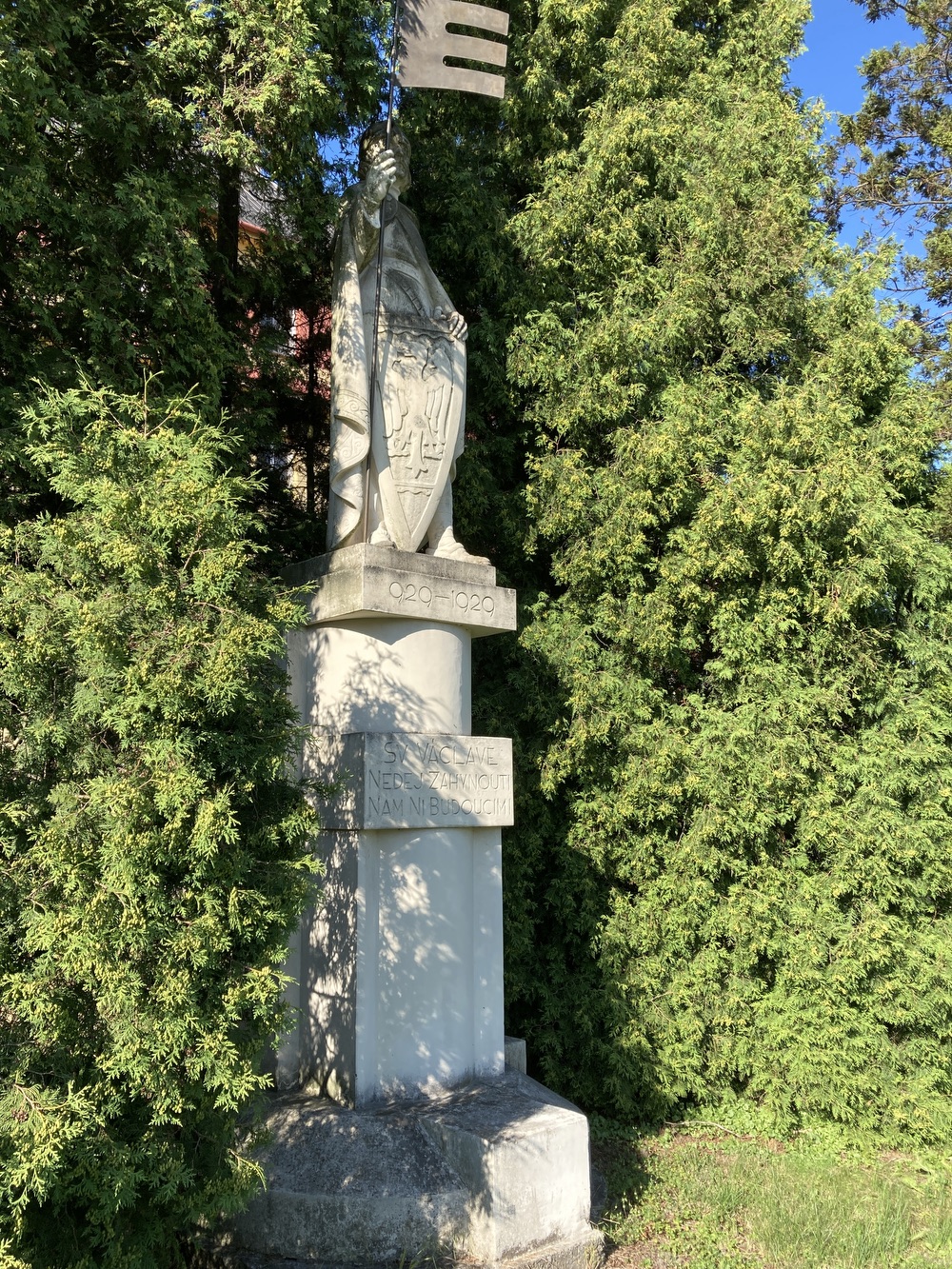 Pomník sv. Václava v Dolních Marklovicích, vytvořený v letech 1929-1930 sochařem Juliem Pelikánem. KULTURNÍ PAMÁTKA