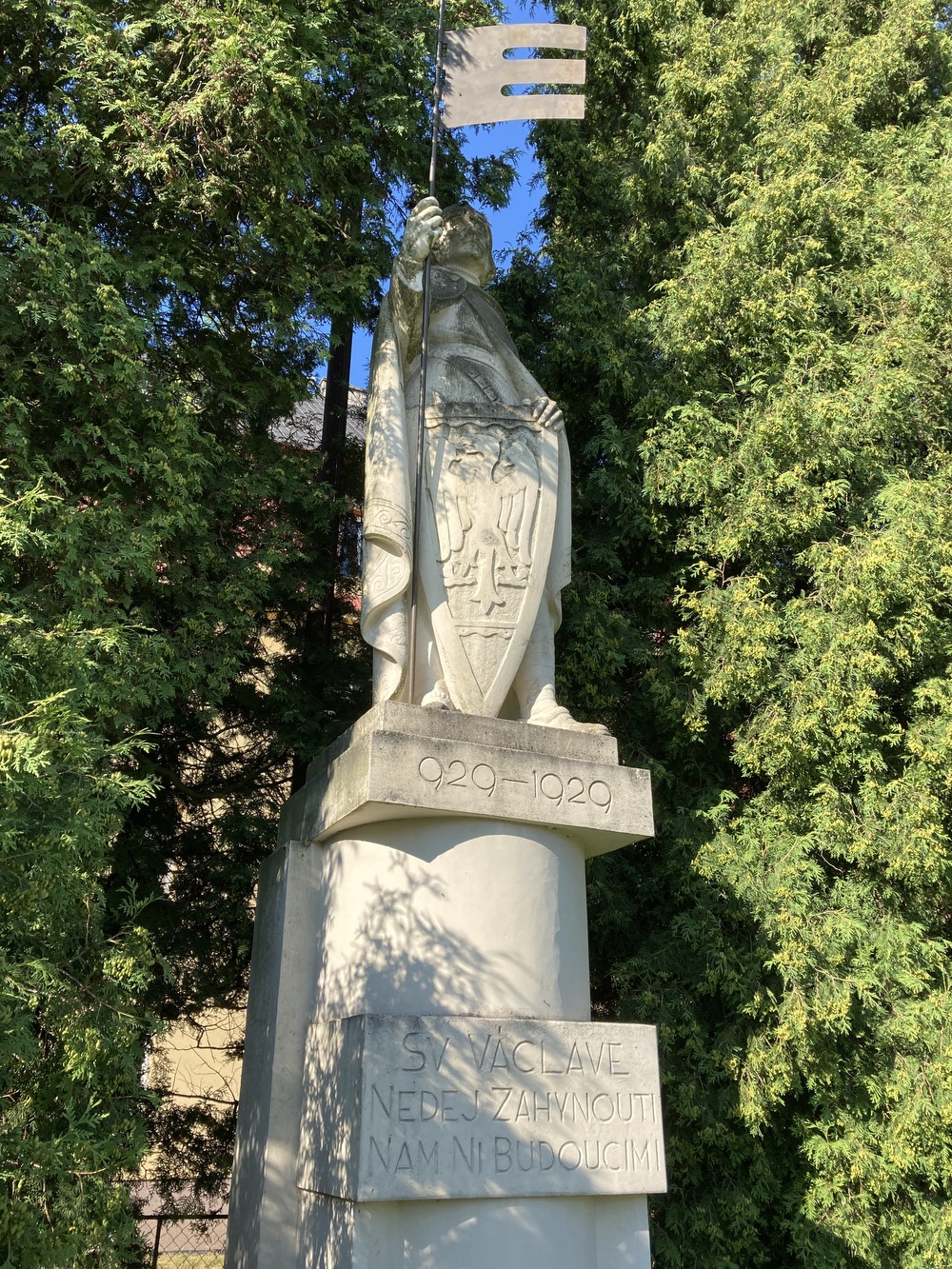 Pomník sv. Václava v Dolních Marklovicích, vytvořený v letech 1929-1930 sochařem Juliem Pelikánem. KULTURNÍ PAMÁTKA