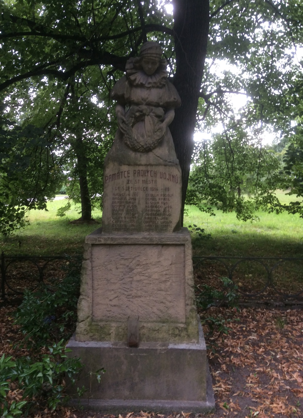 Pomník padlým (1914 - 1918) ve Starém Městě