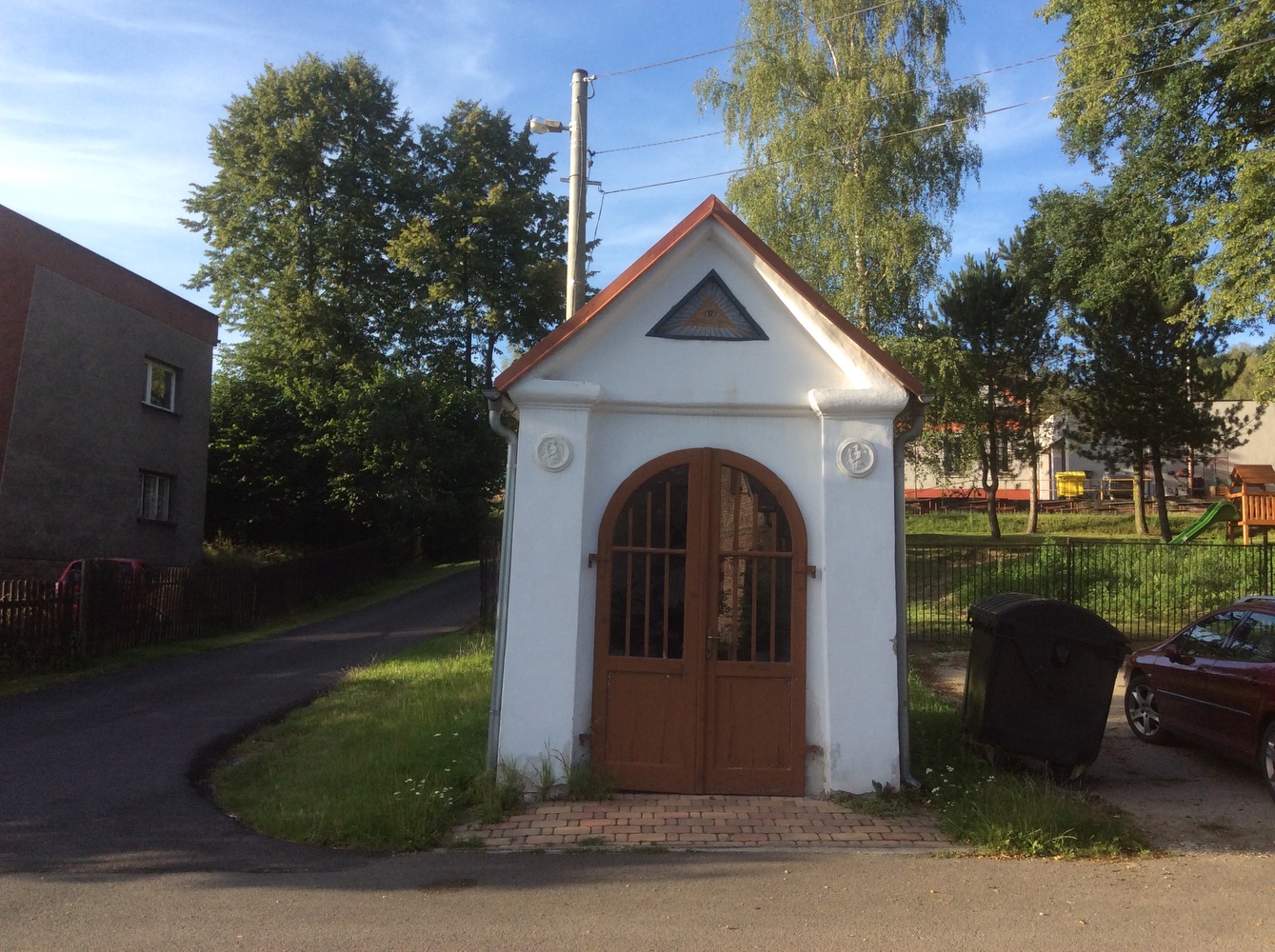 Kaple u dřevěného kostela Nanebevstoupení Páně v Dolních Marklovicích