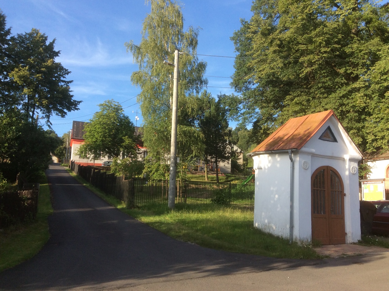Kaple u dřevěného kostela Nanebevstoupení Páně v Dolních Marklovicích