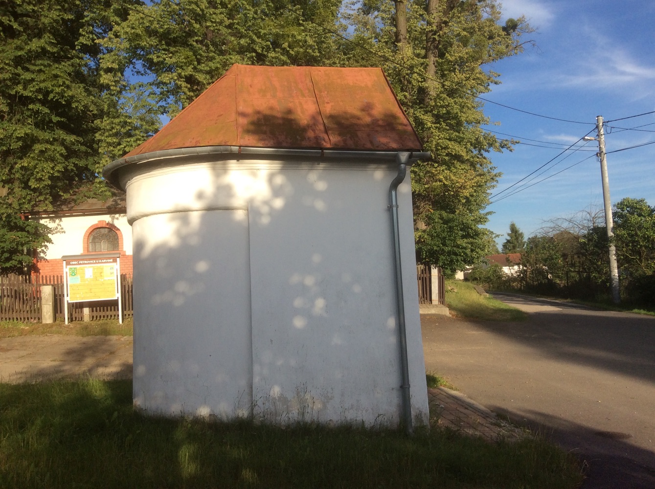 Kaple u dřevěného kostela Nanebevstoupení Páně v Dolních Marklovicích