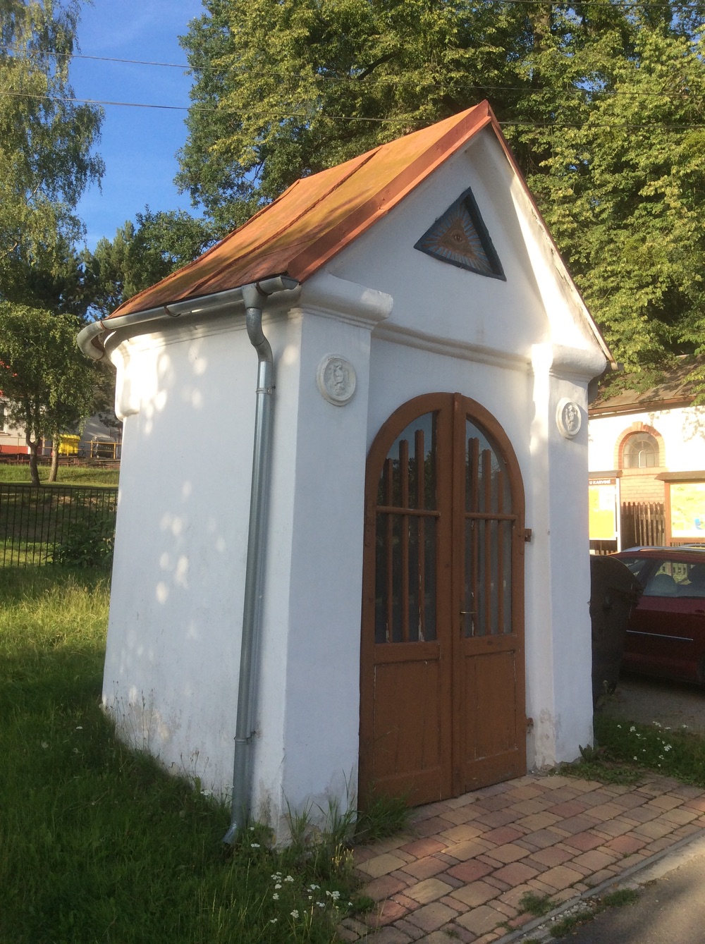 Kaple u dřevěného kostela Nanebevstoupení Páně v Dolních Marklovicích