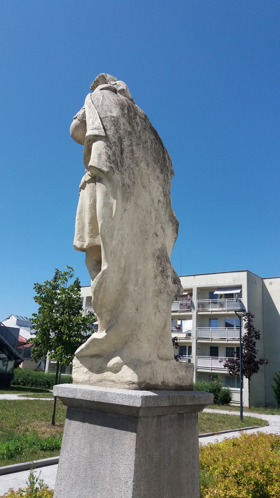 Socha svatého Floriána z roku 1898, u kostela sv. Marka ve Fryštátě