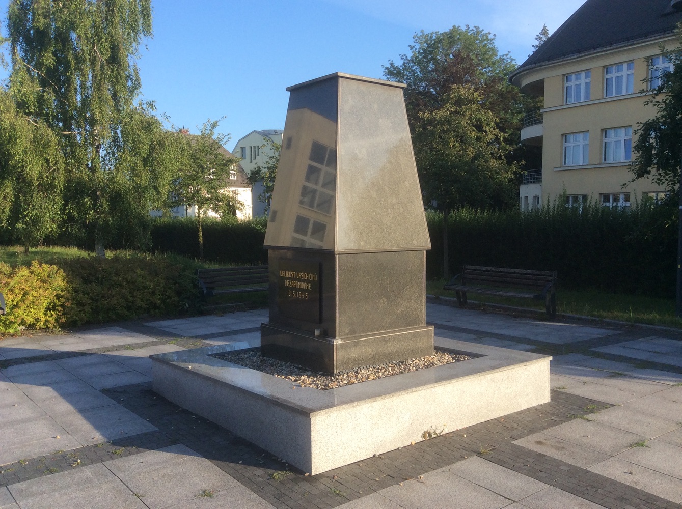 Památník osvobození 3. 5. 1945, u kostela sv. Marka ve Fryštátě