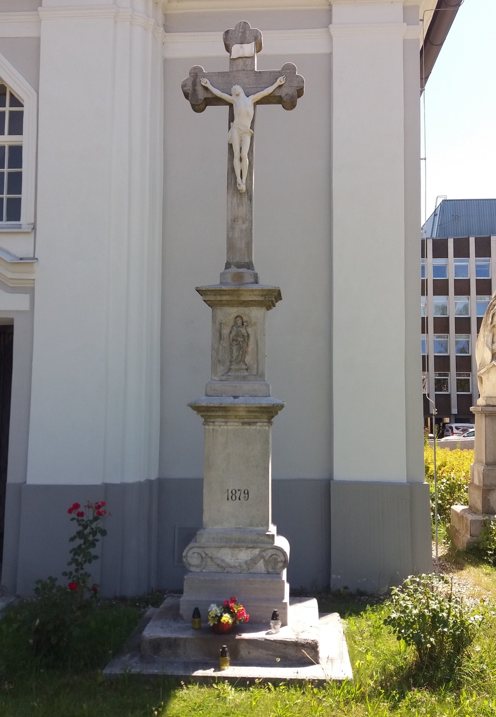 Kamenný kříž z roku 1879, u kostela sv. Marka ve Fryštátě