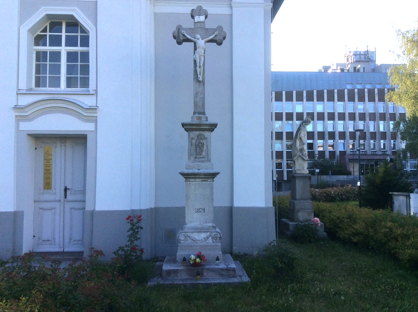 Kamenný kříž z roku 1879, u kostela sv. Marka ve Fryštátě