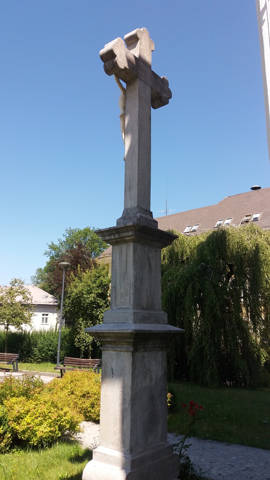 Kamenný kříž z roku 1879, u kostela sv. Marka ve Fryštátě