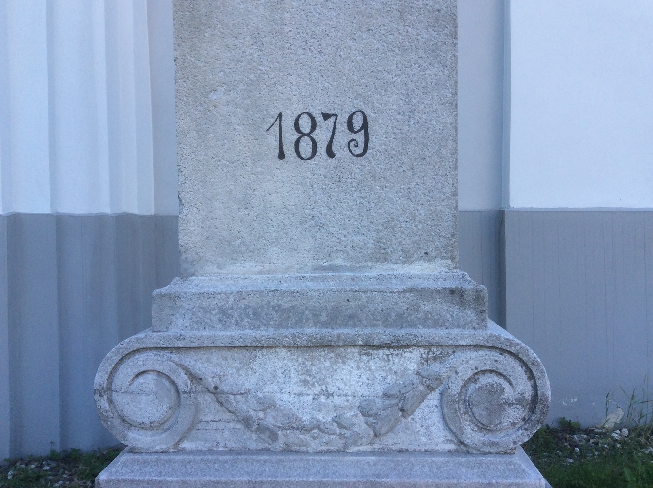 Kamenný kříž z roku 1879, u kostela sv. Marka ve Fryštátě