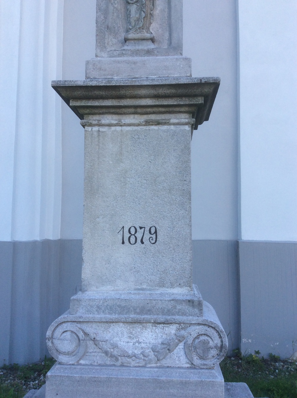 Kamenný kříž z roku 1879, u kostela sv. Marka ve Fryštátě