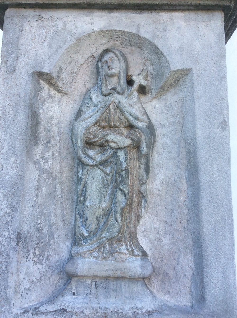 Kamenný kříž z roku 1879, u kostela sv. Marka ve Fryštátě