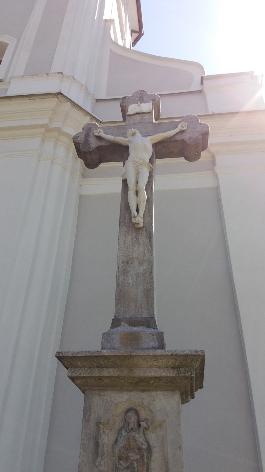 Kamenný kříž z roku 1879, u kostela sv. Marka ve Fryštátě