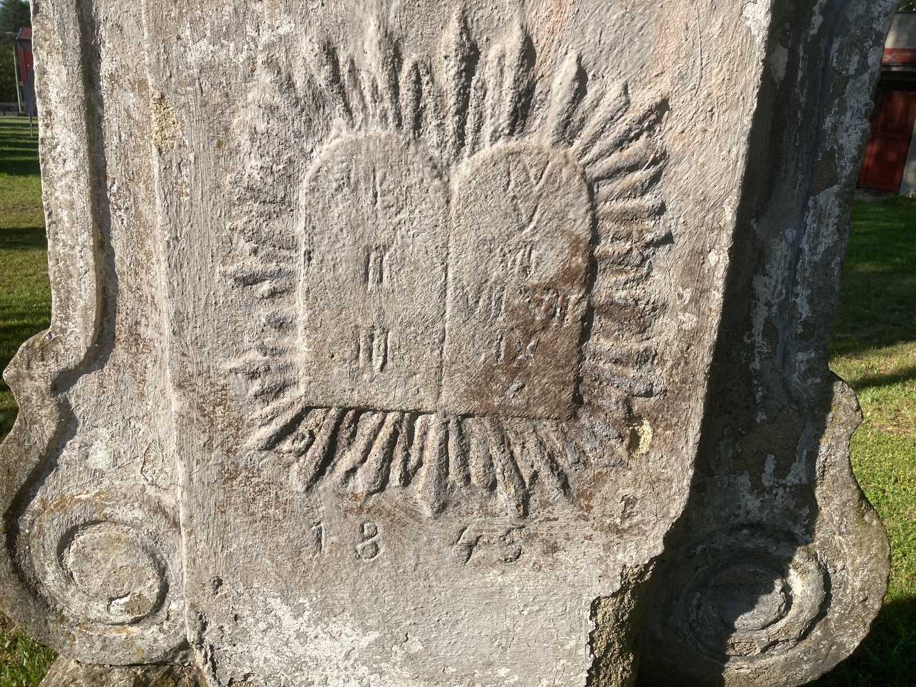 Litinový kříž na kamenném podstavci z roku 1845 v Doubravě. Původně stál na Kozinci u domu čp. 525 (p. Hanáková). Tento dům byl v roce 2008 demolován a kříž přenesen do svého nynějšího umístění, v zahradě hasičské zbrojnice.