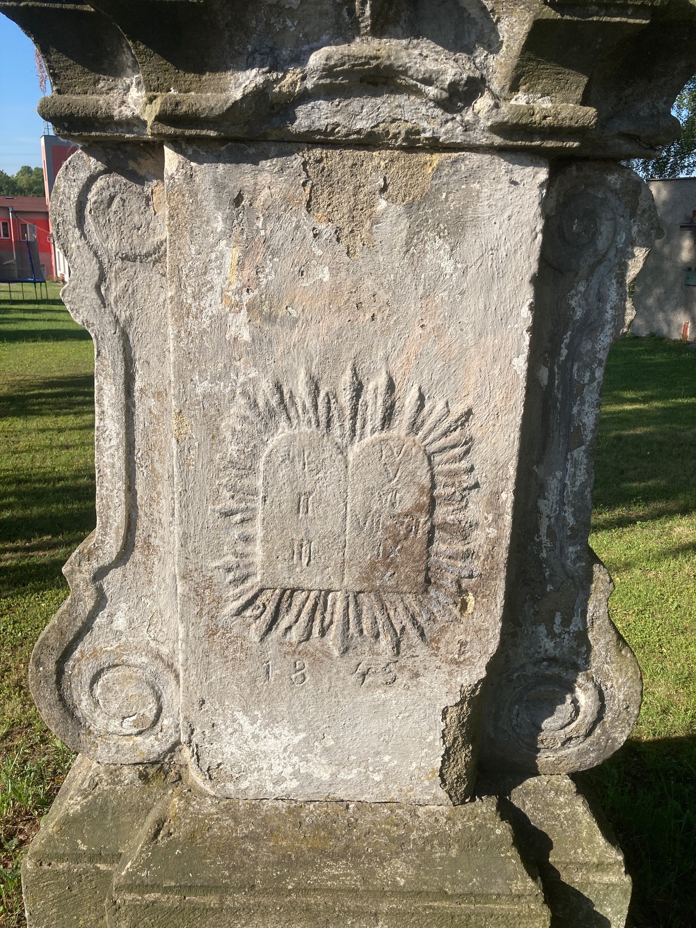 Litinový kříž na kamenném podstavci z roku 1845 v Doubravě. Původně stál na Kozinci u domu čp. 525 (p. Hanáková). Tento dům byl v roce 2008 demolován a kříž přenesen do svého nynějšího umístění, v zahradě hasičské zbrojnice.
