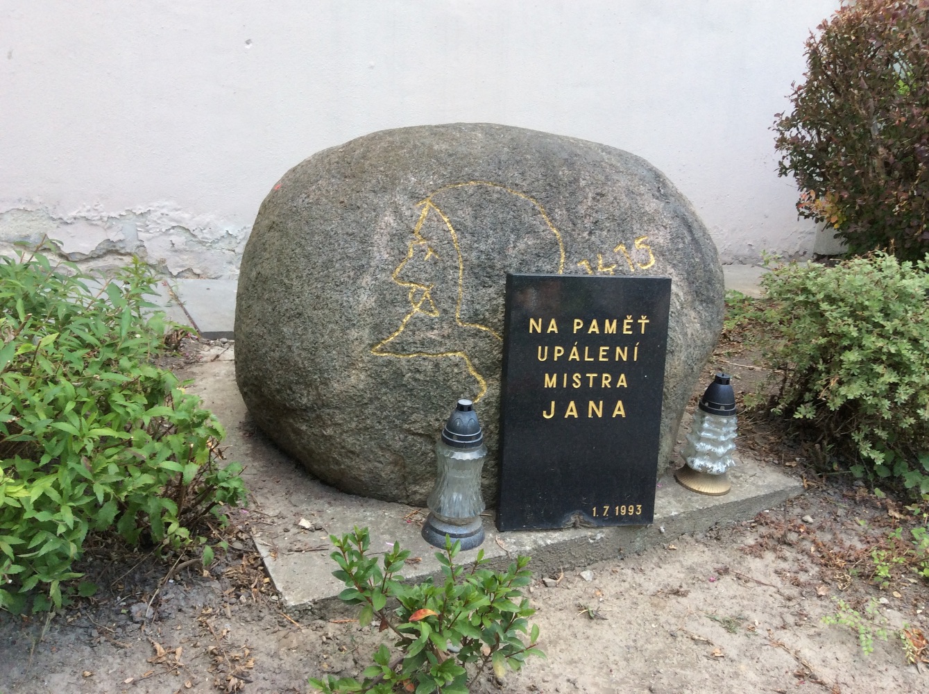 Pomník na paměť upálení mistra Jana Husa (Doubrava, 1. 7. 1993)