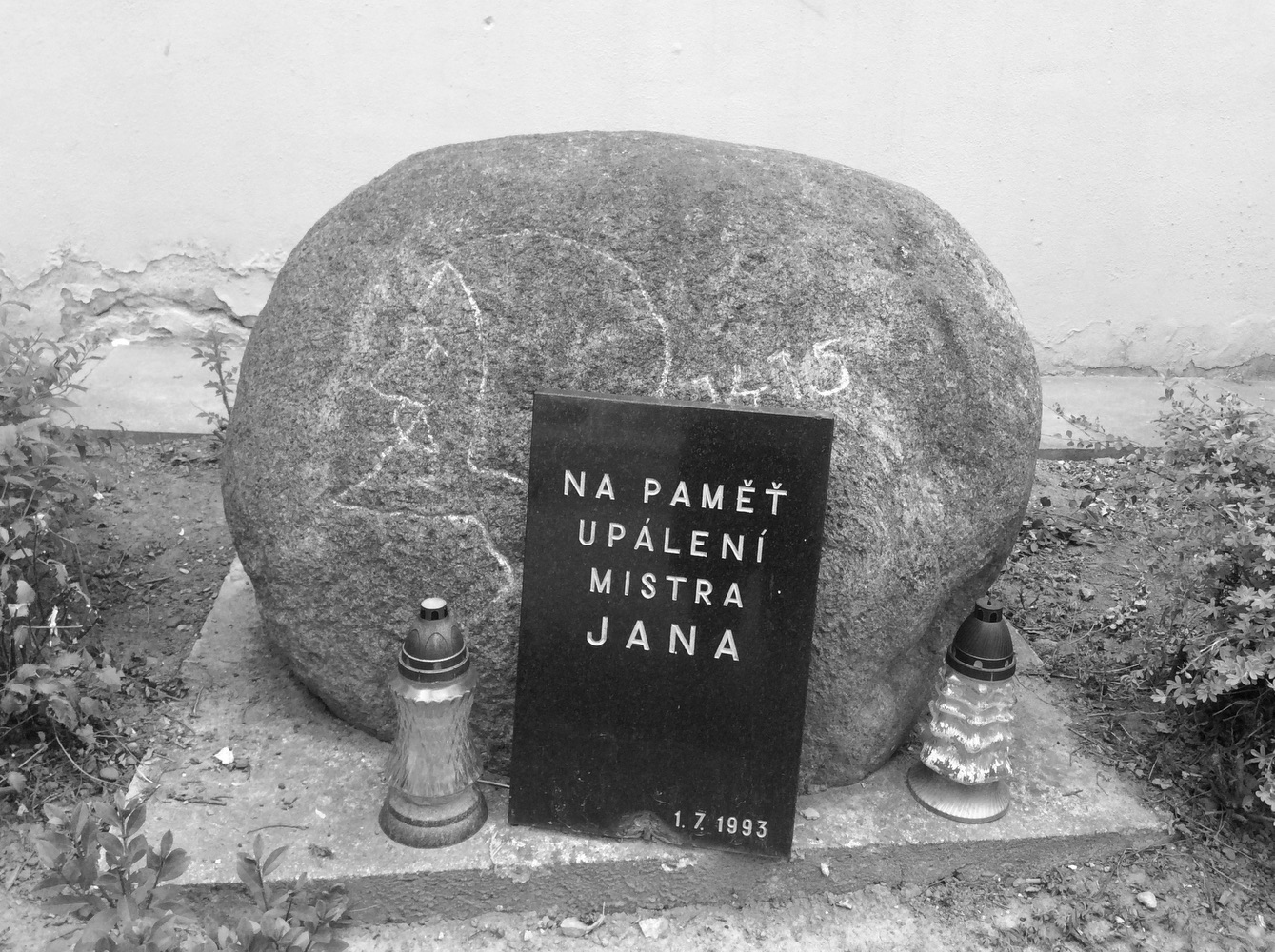 Pomník na paměť upálení mistra Jana Husa (Doubrava, 1. 7. 1993)