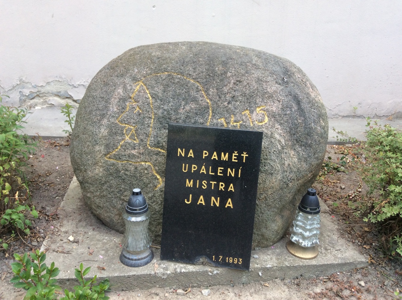 Pomník na paměť upálení mistra Jana Husa (Doubrava, 1. 7. 1993)