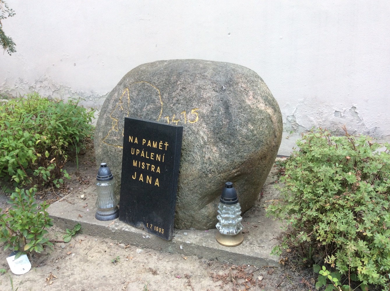 Pomník na paměť upálení mistra Jana Husa (Doubrava, 1. 7. 1993)