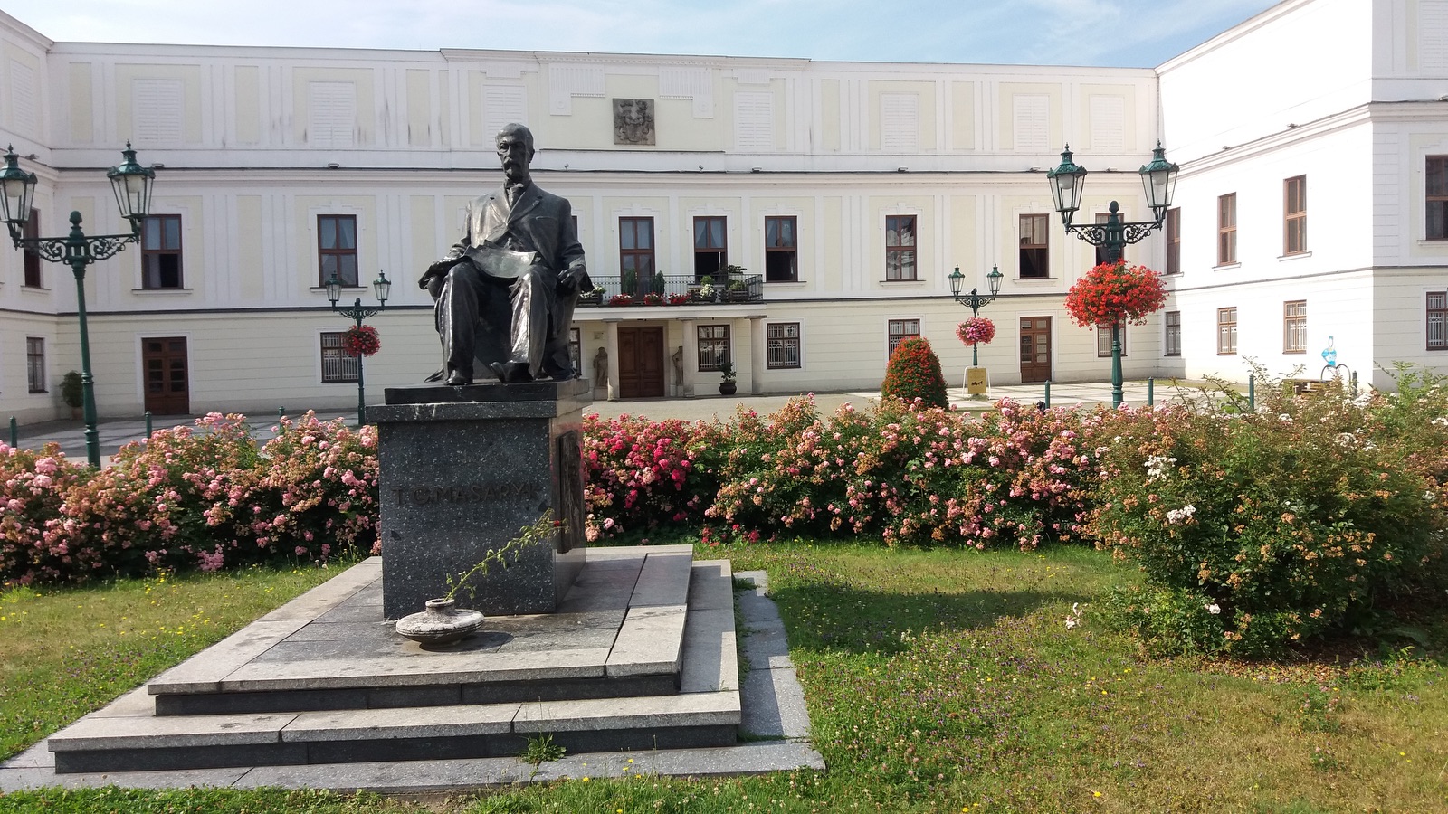 Pomník Tomáše Garrigua Masaryka ve Fryštátě (autor: František Fabiánek, odhalení pomníku v místě jeho původního umístění: 28. října 1928)