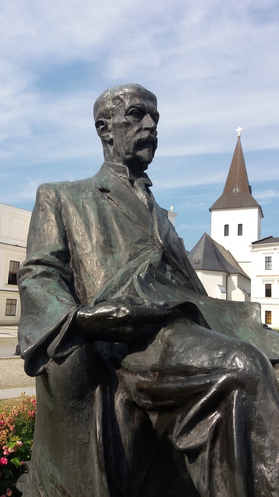 Pomník Tomáše Garrigua Masaryka ve Fryštátě (autor: František Fabiánek, odhalení pomníku v místě jeho původního umístění: 28. října 1928)
