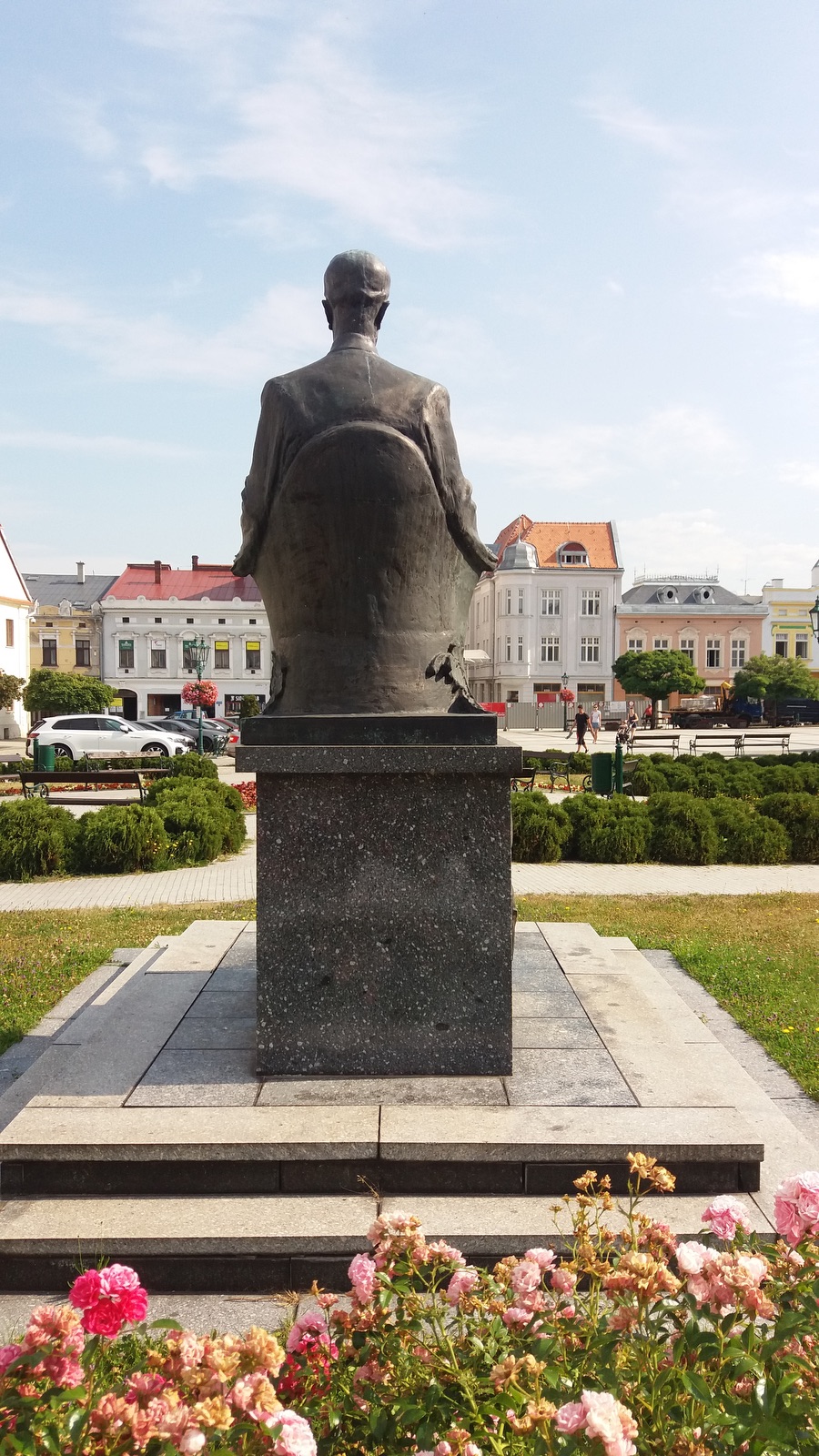 Pomník Tomáše Garrigua Masaryka ve Fryštátě (autor: František Fabiánek, odhalení pomníku v místě jeho původního umístění: 28. října 1928)