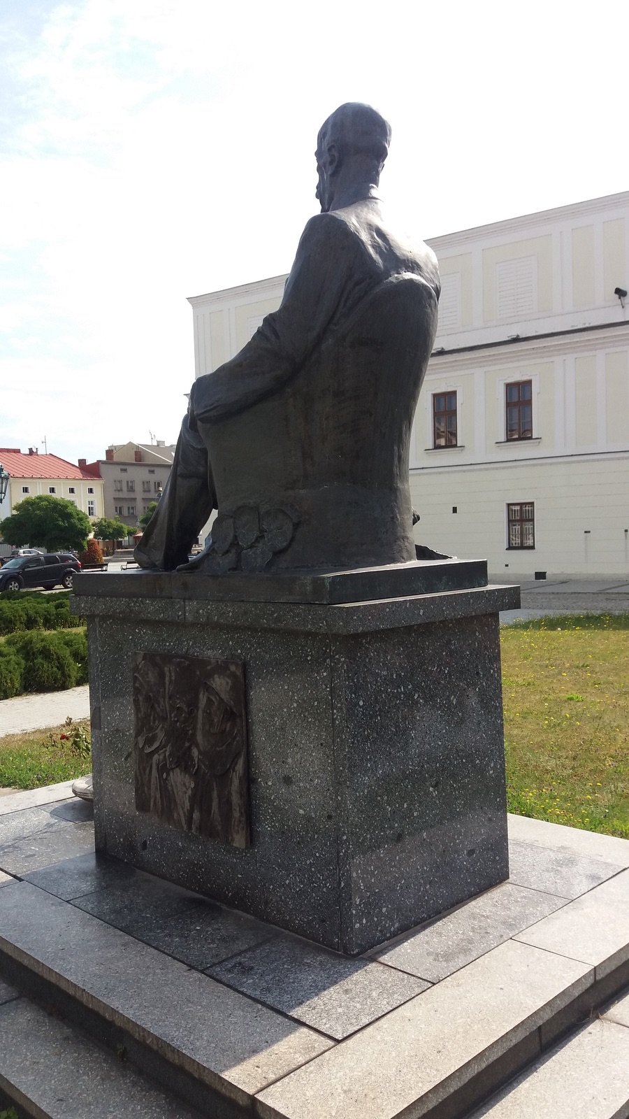 Pomník Tomáše Garrigua Masaryka ve Fryštátě (autor: František Fabiánek, odhalení pomníku v místě jeho původního umístění: 28. října 1928)