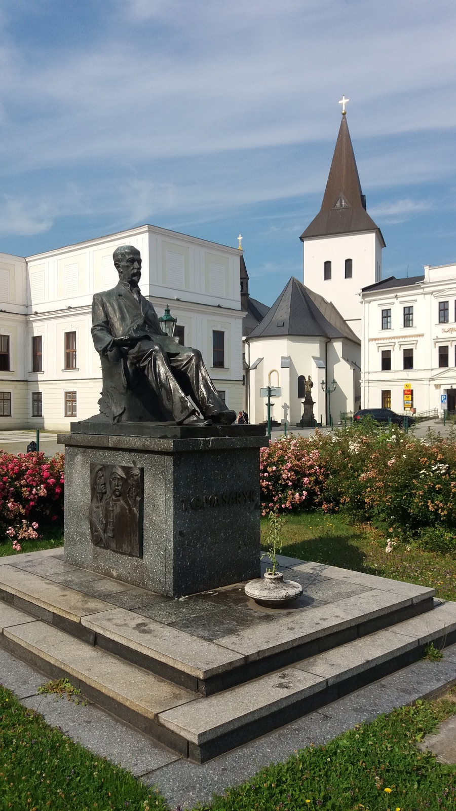 Pomník Tomáše Garrigua Masaryka ve Fryštátě (autor: František Fabiánek, odhalení pomníku v místě jeho původního umístění: 28. října 1928)