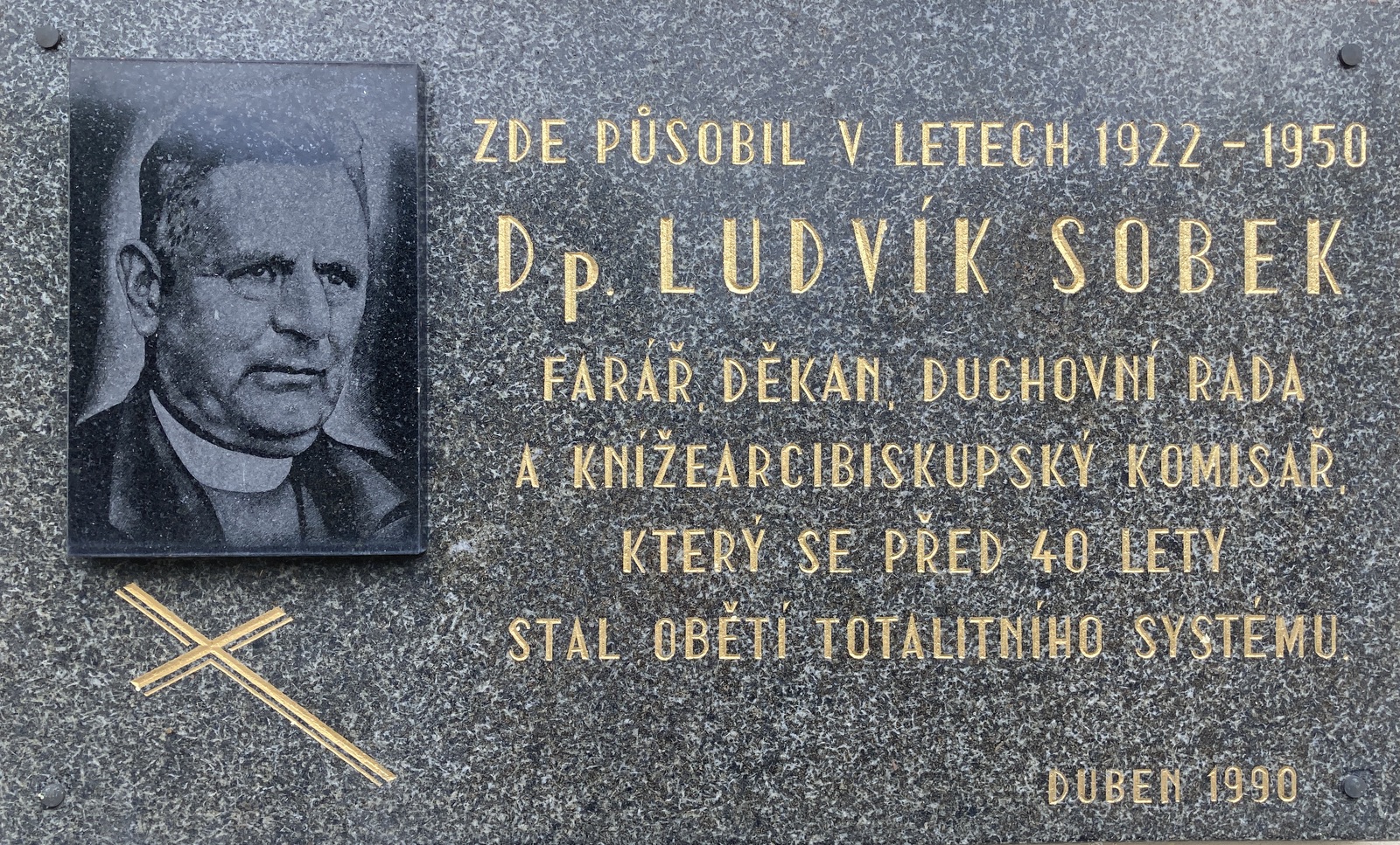 Pamětní deska  u hlavního portálu kostela sv. Martina v Petrovicích u Karviné, připomínající Dp. Ludvíka Sobka, který byl pravděpodobně zavražděn příslušníky Státní bezpečnosti, nebo místními komunistickými funkcionáři v roce 1950.