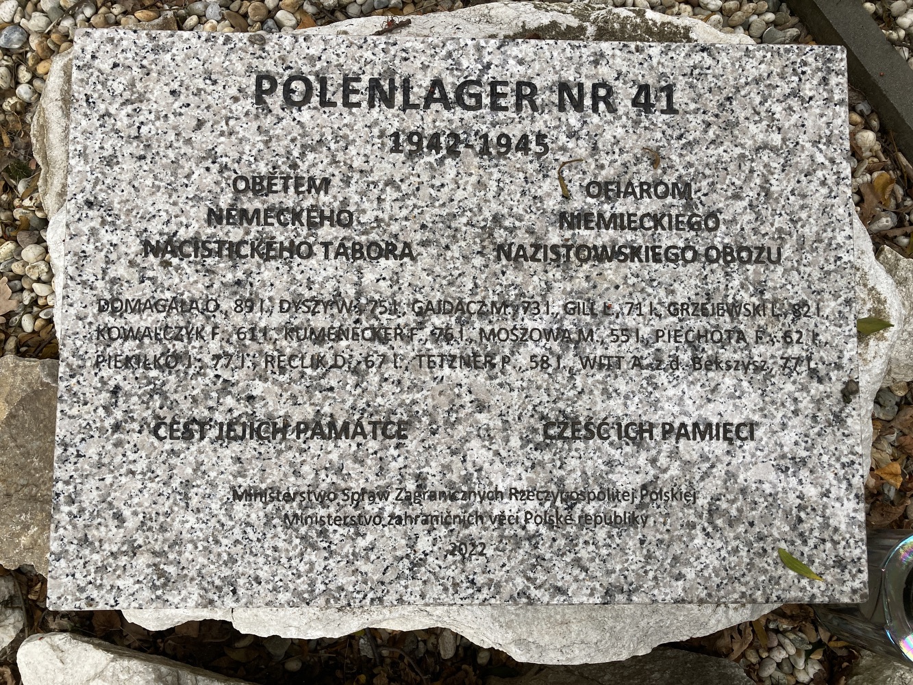 Pomník obětem Polenlageru č. 41 v Prstné, odhalený 1. září 2022
