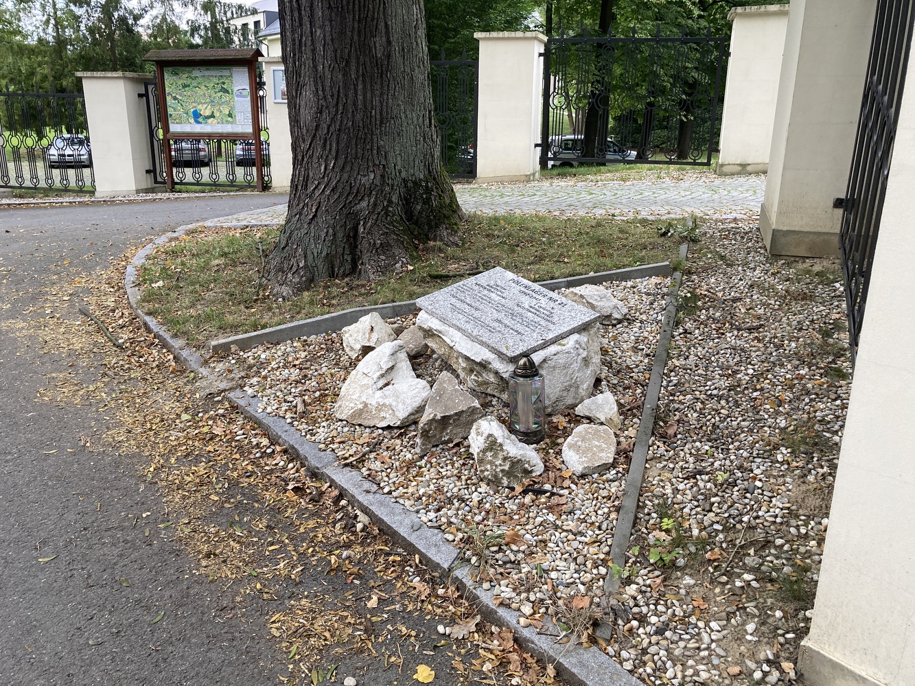Pomník obětem Polenlageru č. 41 v Prstné, odhalený 1. září 2022