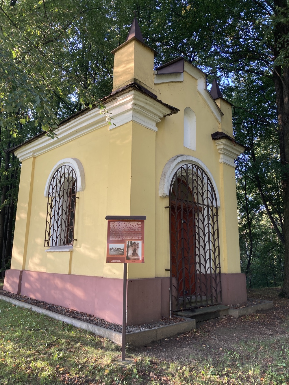 Něbrojova kaple v Dětmarovicích, postavena v roce 1860