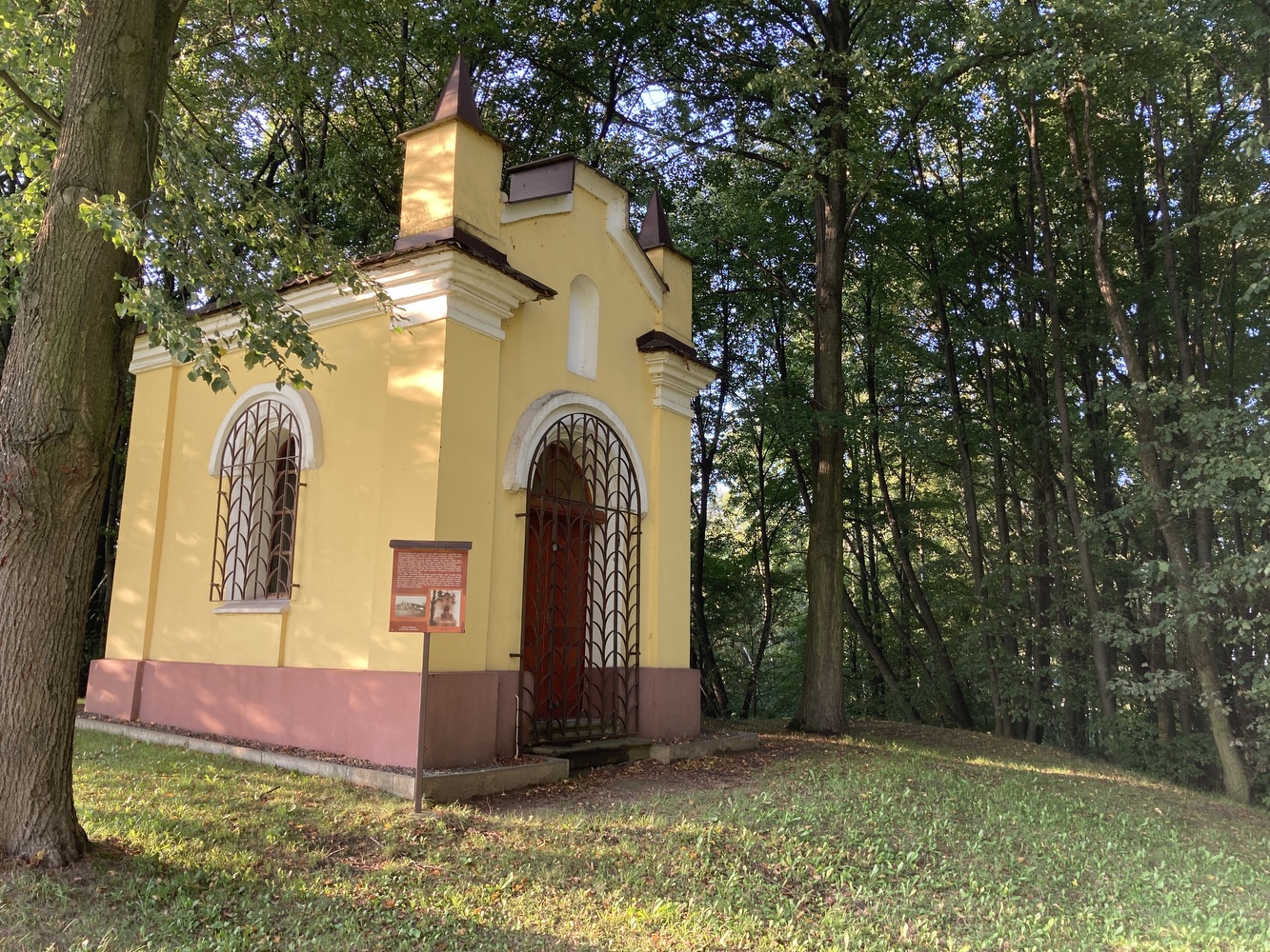 Něbrojova kaple v Dětmarovicích, postavena v roce 1860
