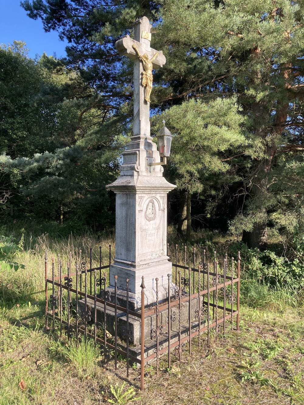 Kamenný kříž z roku 1914 ve Stonavě